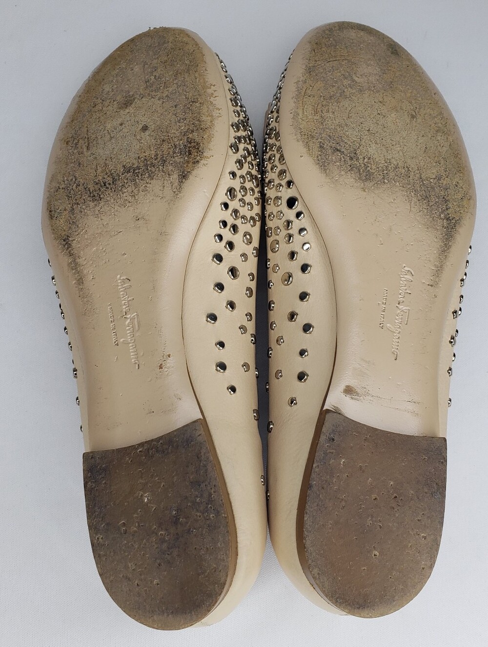 Salvatore Ferragamo Nude Studded Vara Bow Leather Flats - Picture 6 of 9